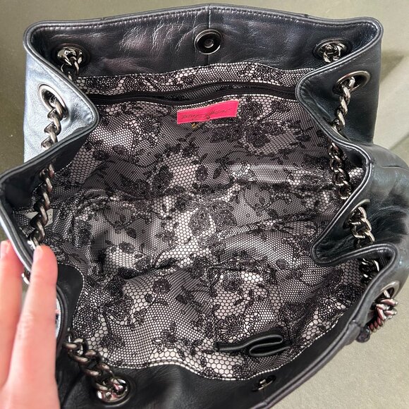 Betsey Johnson NWOT Vintage Piereced Black Leather Shoulder Bag - Picture 5 of 5